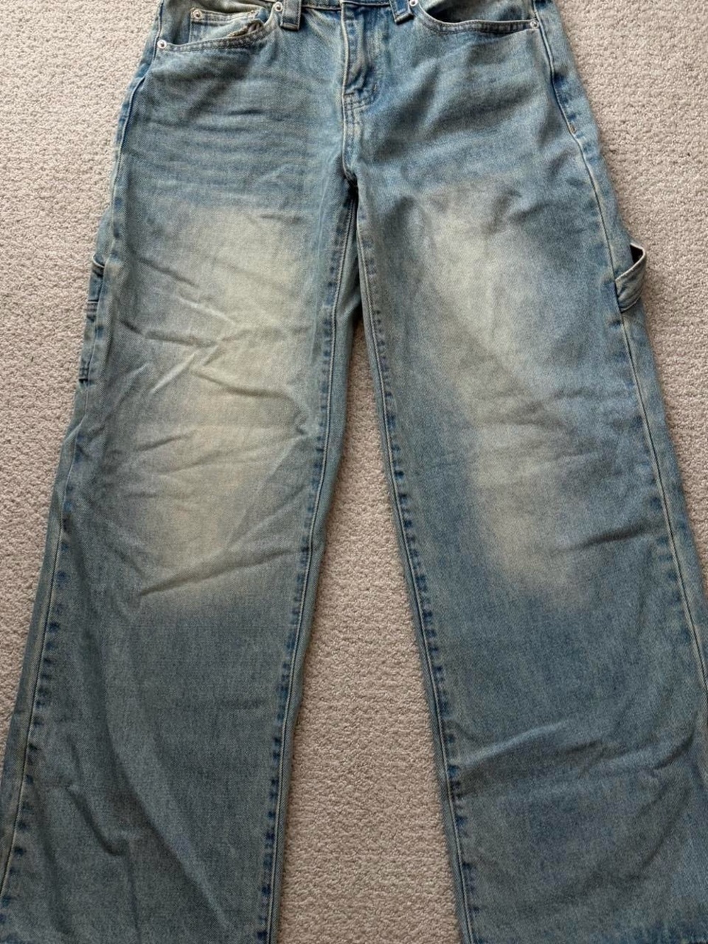 Edikted Carpenter low rise jeans in a washed color